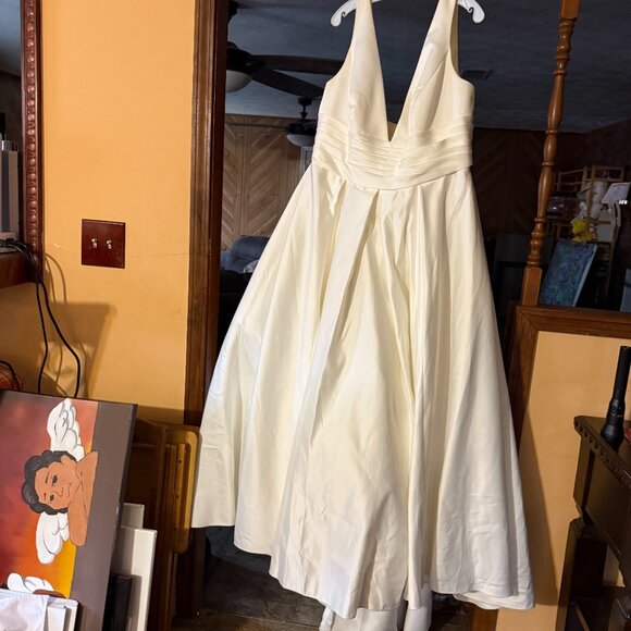 David's Bridal Collection  Cummerbund Satin Ball Gown Wedding Dress STYLE # V384 - Picture 6 of 6